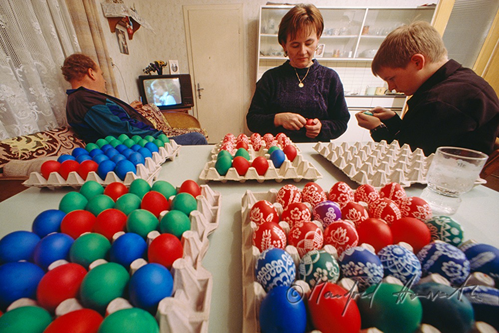 eastern eggs decorating with scratch technique