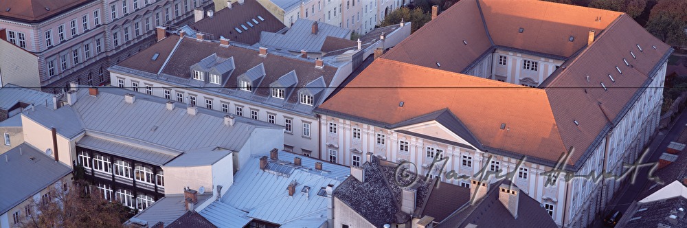 view from Neuer Dom to city center