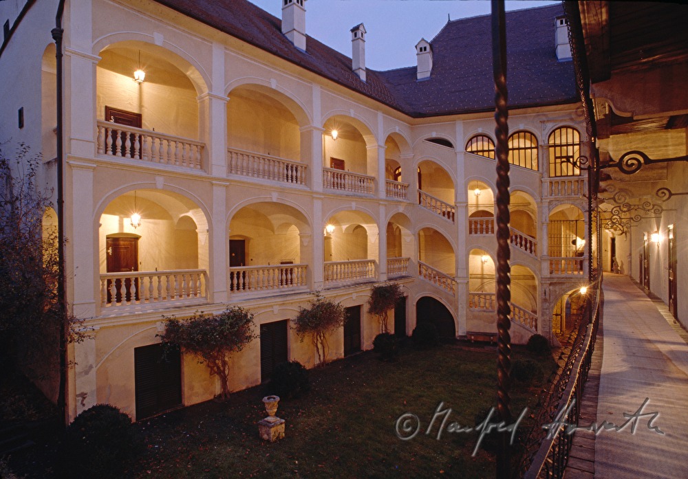 Castle Obermayerhofen, inner courtyard