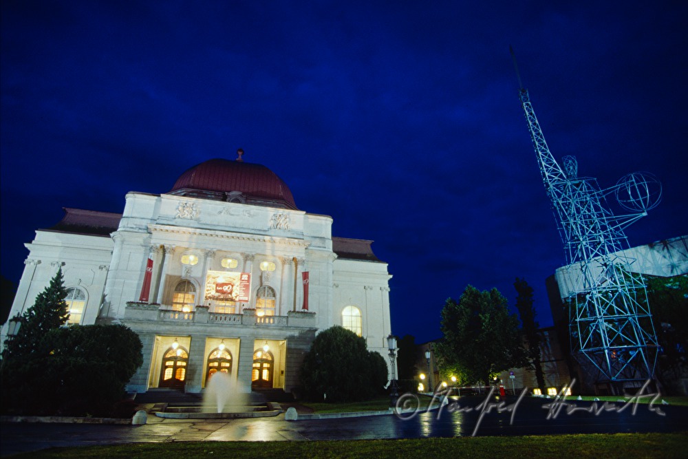 opera and sculpture 