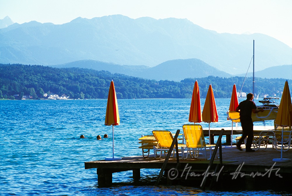beach and sunshades in Poertschach