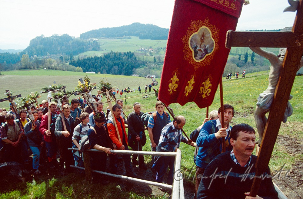 pilgrims climb the Mountain Lorenzi (Lorenziberg)