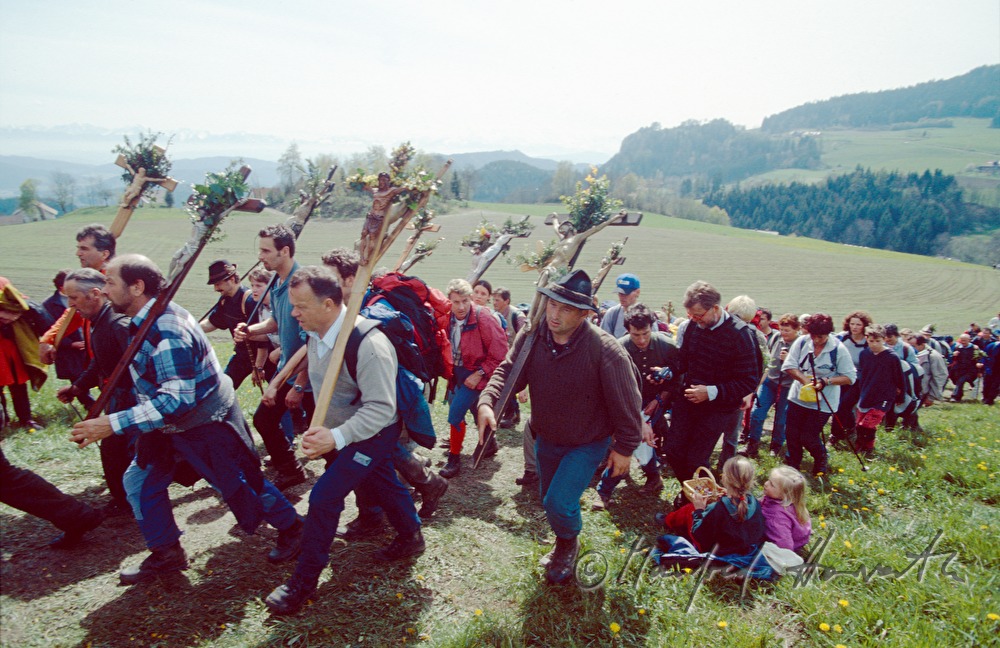 pilgrims climb the Mountain Lorenzi (Lorenziberg)
