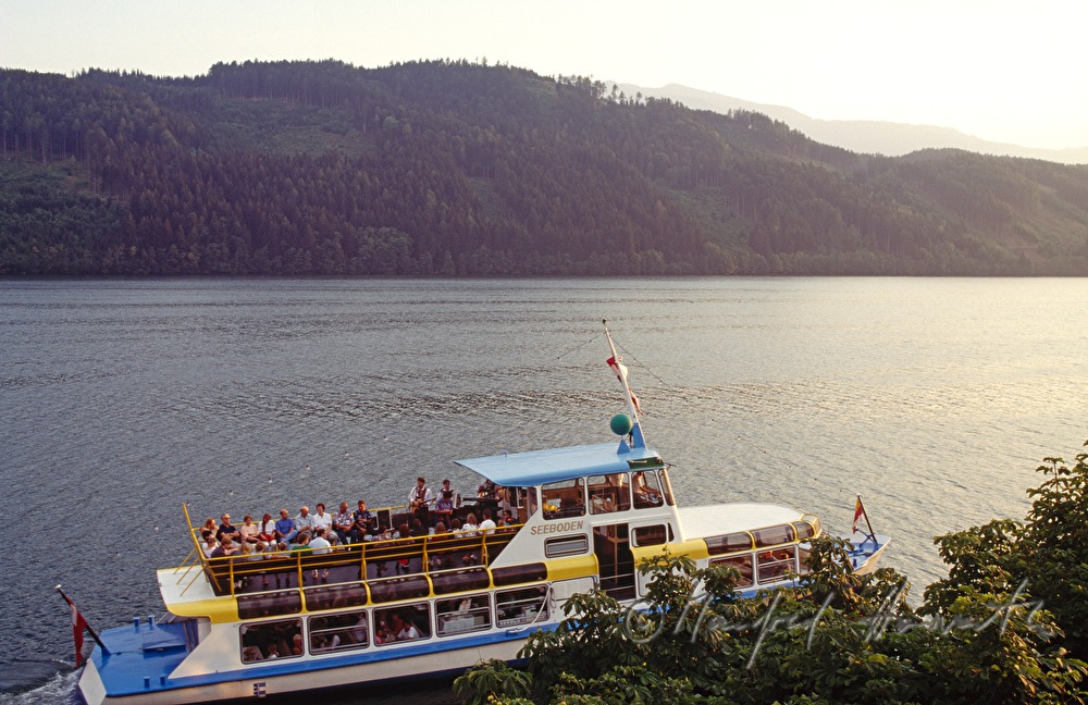 ferry boat landing in Millstatt