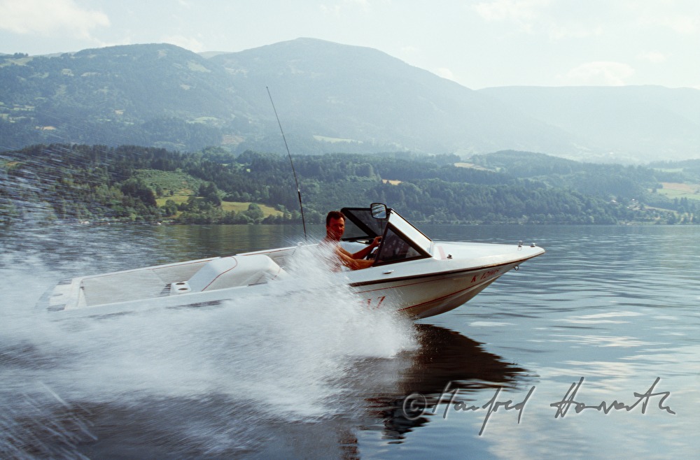 motorboat goes top speed