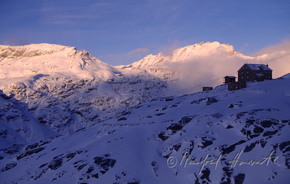 Duisburger Hut in an altitude of 2572 m