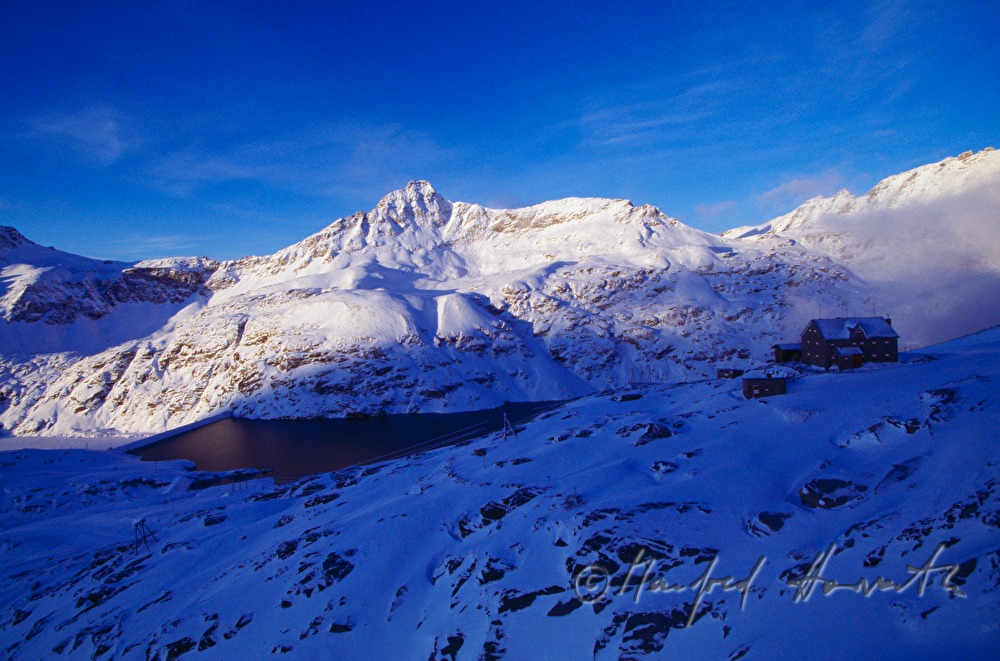 Duisburger Hut in an altitude of 2572 m