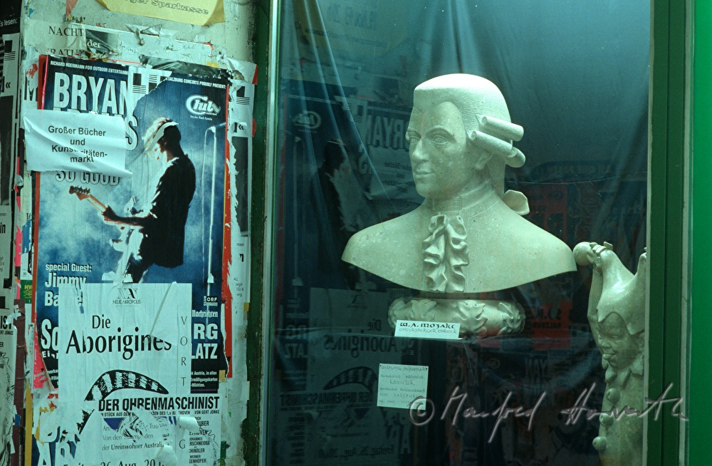 shop window with Mozart bust