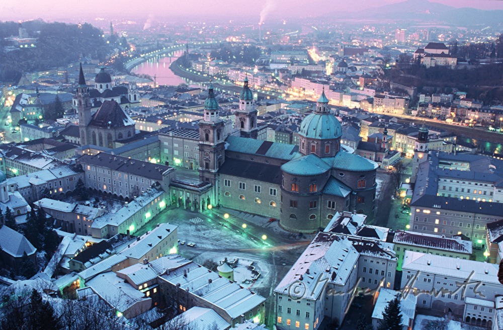 panoramic view: Dome Square, Salzach River