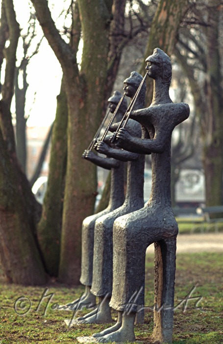 bronze sculpure in the Brucknerpark
