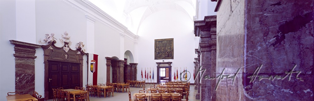 stone hall of the Federal Government Building of Upper Austria