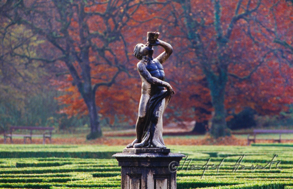 baroque garden sculpture