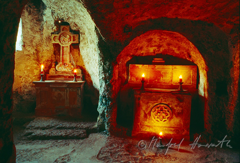 the altar of the Maximuskapelle from 1172