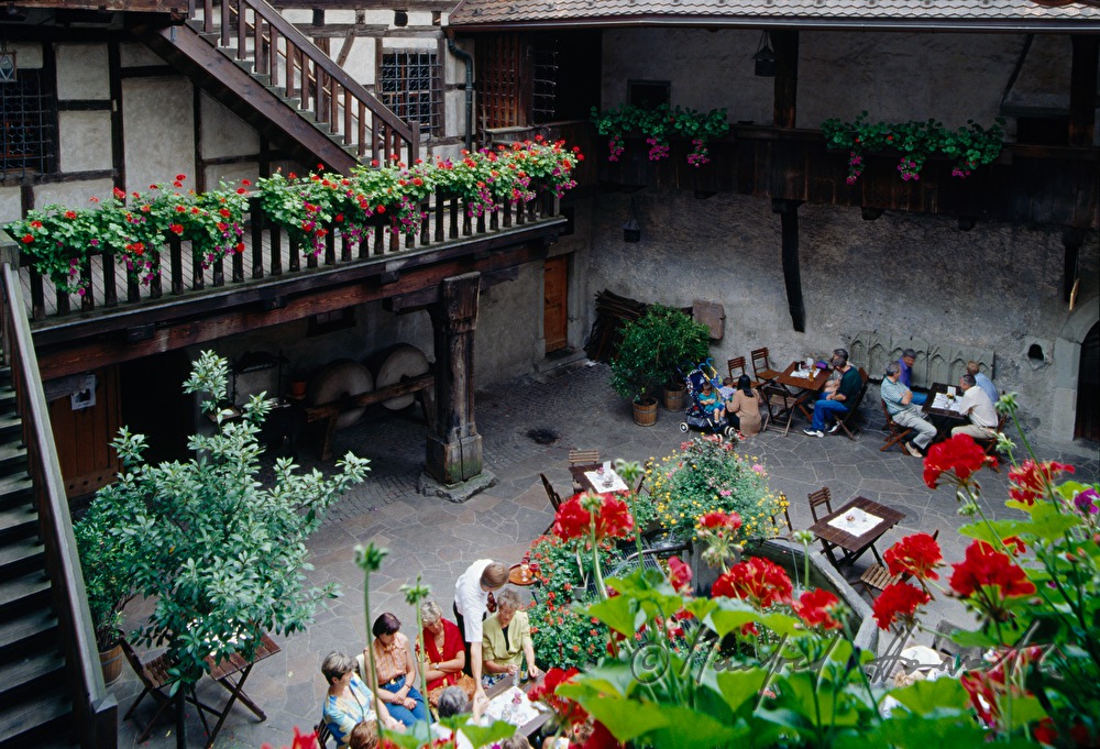 Schattenburg, courtyard