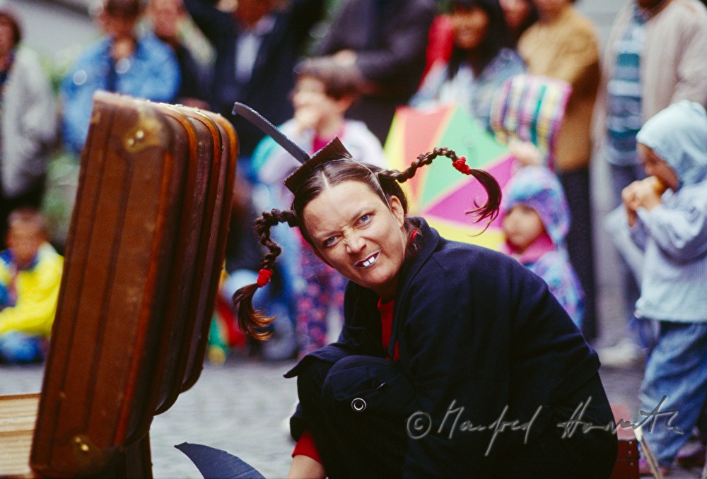 Gauklerfestival, Clown performs a shark
