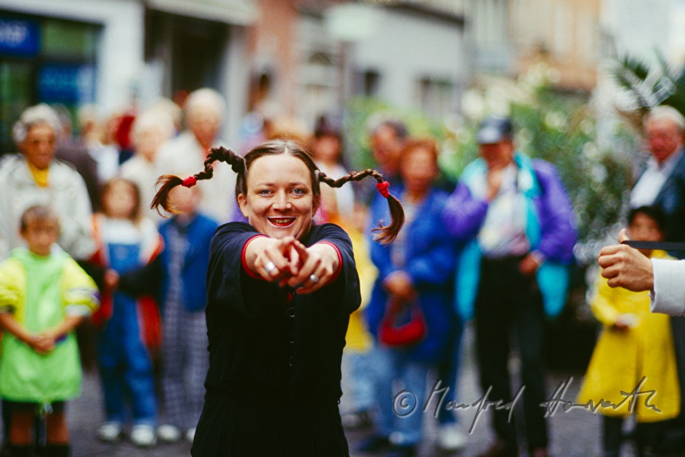 Gauklerfestival, Clown performs a shark