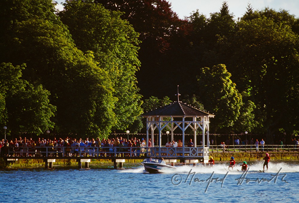 waterskiing-show on the Lake Promenade