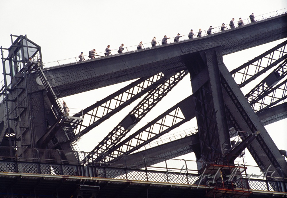 tourists at a bridge sightseeing tour