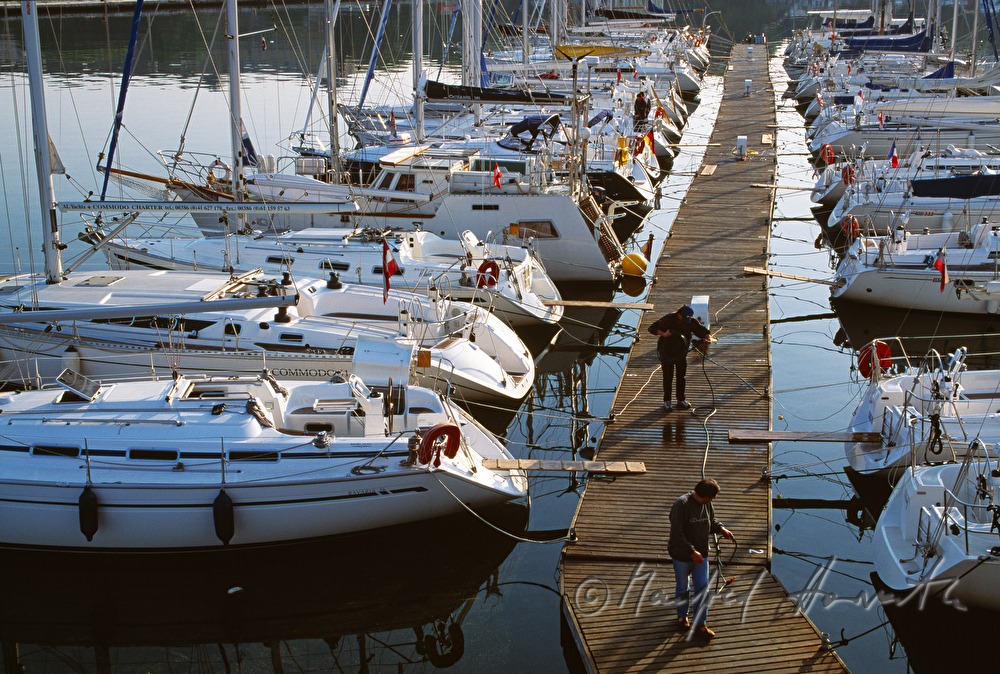 anchoring boats in the marina