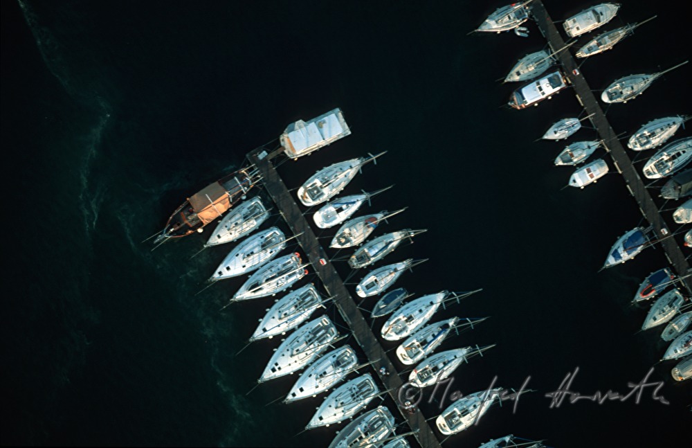 anchoring boats in the marina