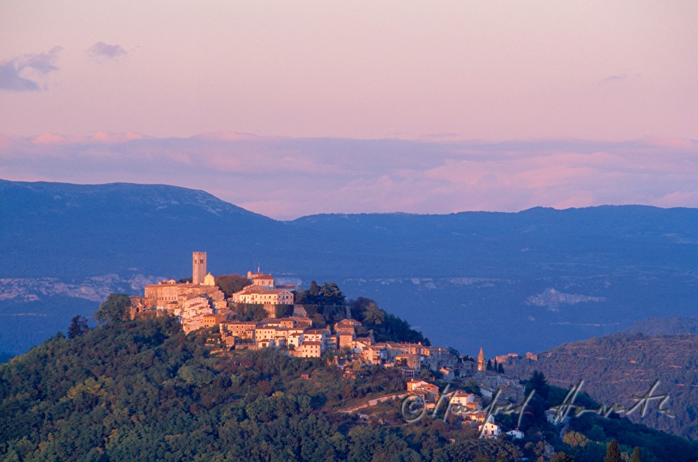 town and mountain massif Učka