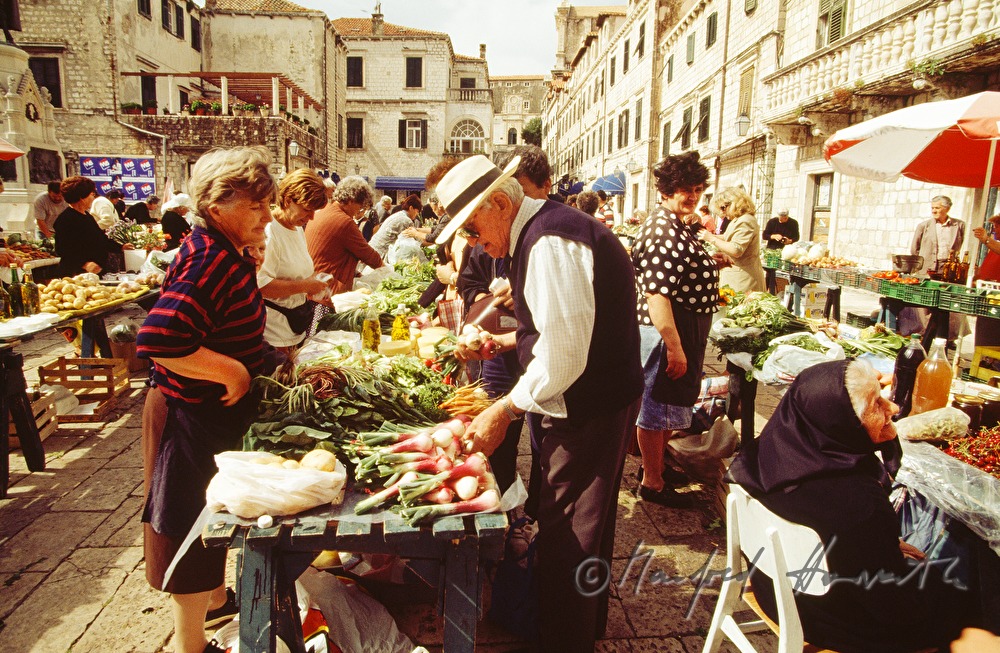 weekley market on Victuals Square