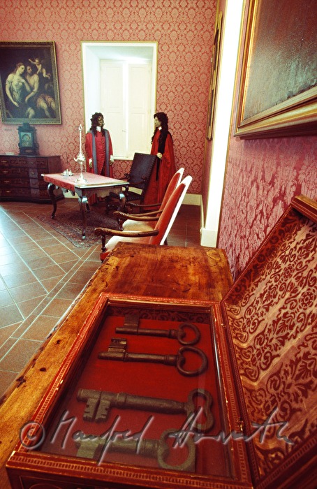 keys of the historic citygate
