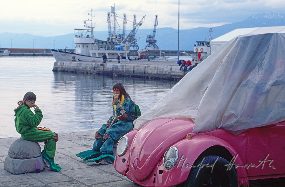 Girls dressed up as frogs, have a break.