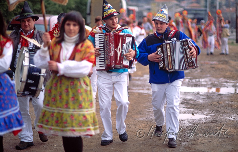 Music group plays at the carnival.