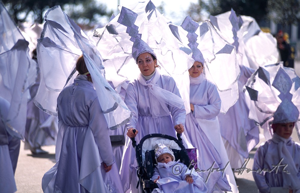 Women dressed up in white. (enchantress)