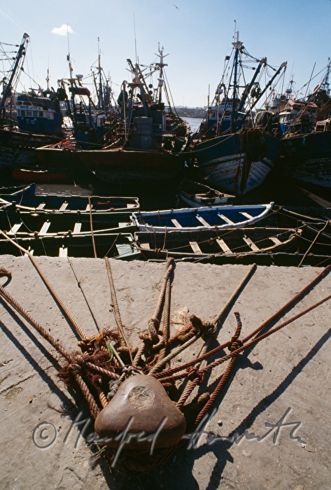 bitt with towed ships