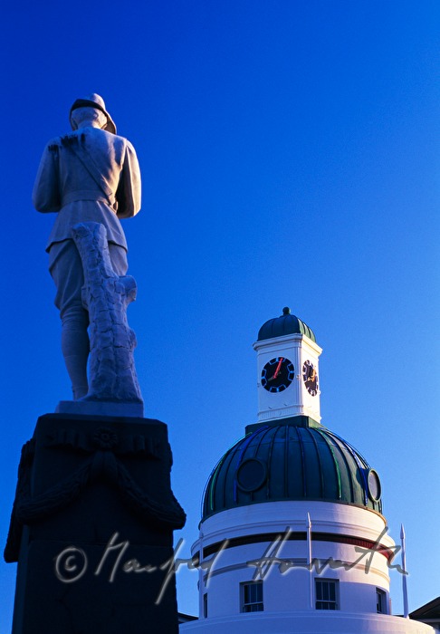 war memorial and cupola of the A&B Bank