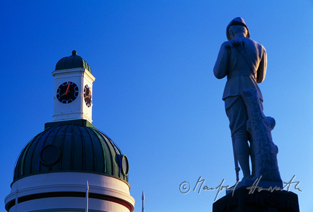 war memorial and cupola of the A&B Bank