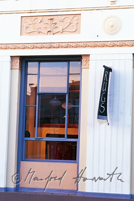 entrance to Art Deco house 