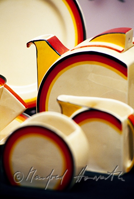 Art Deco tableware at the Earthquake Museum
