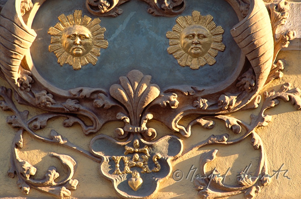 guild symbol on the Hotel The Golden Wheel