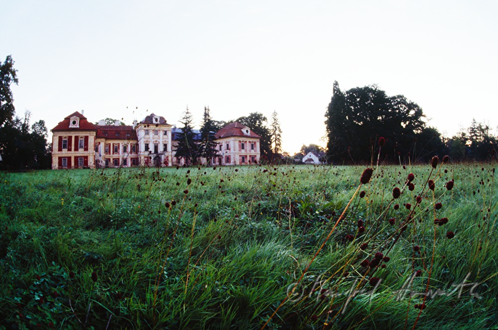 Dolní Lukavice castle and castle park