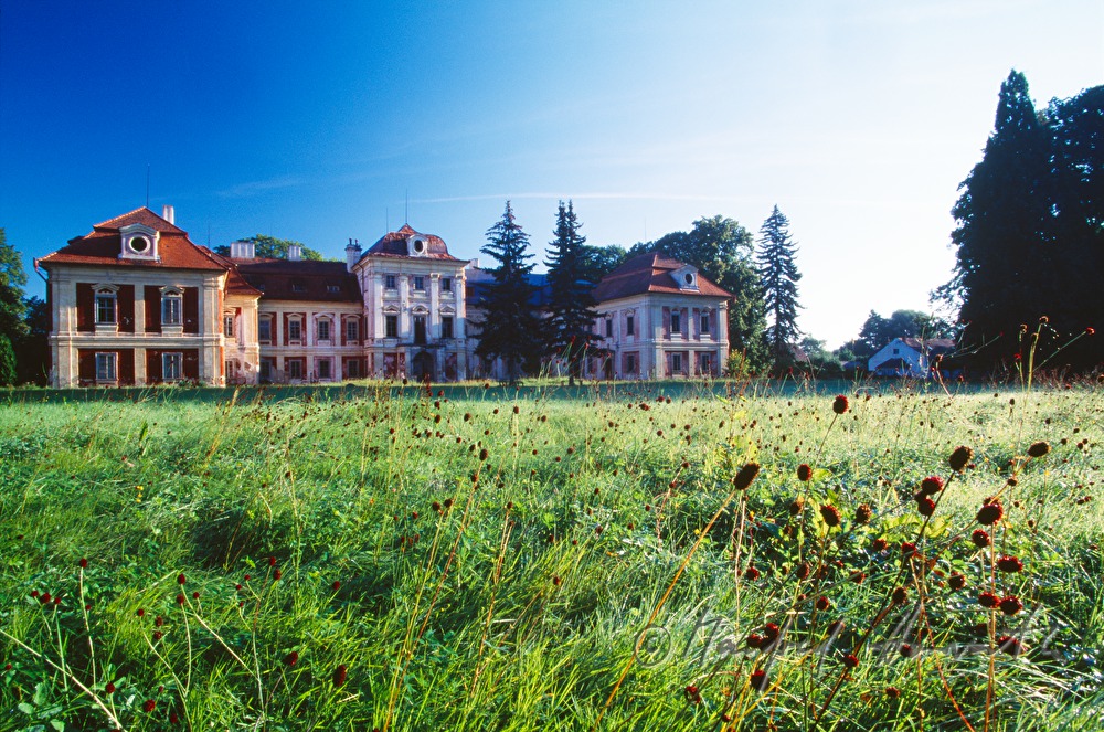 Dolní Lukavice castle and castle park