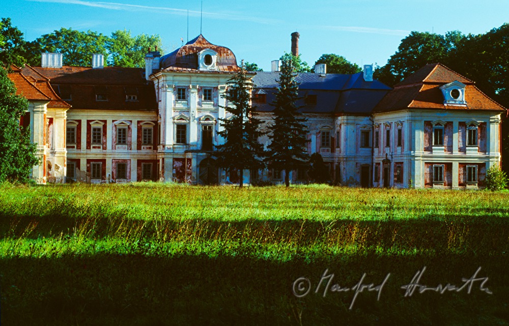 Dolní Lukavice castle and castle park