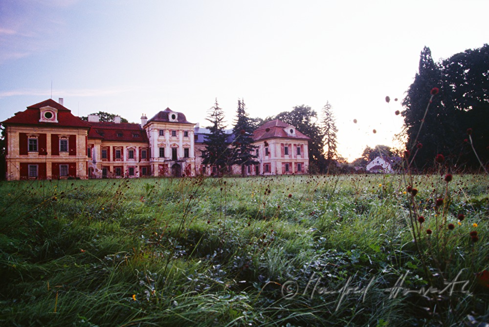 Dolní Lukavice castle and castle park