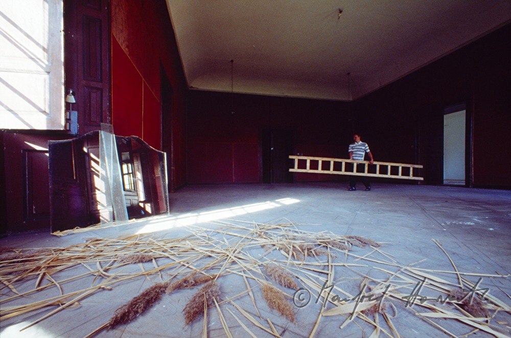ball room wit reed on the floor