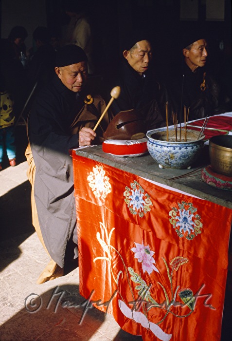 buddhist monks at the Jade Buddha Temple