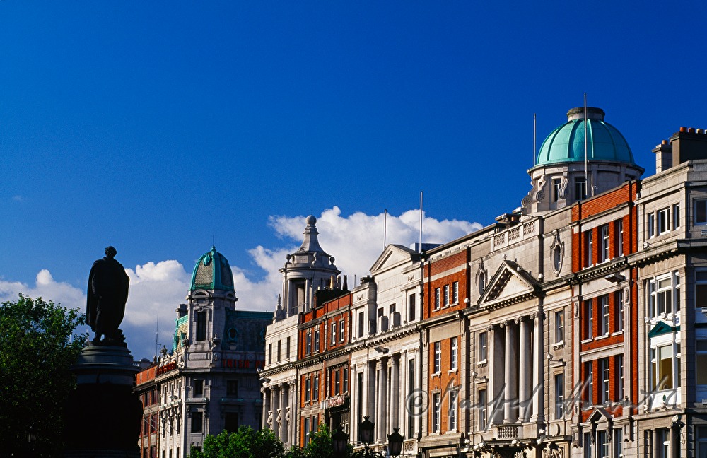 O'Connell Monument and facades