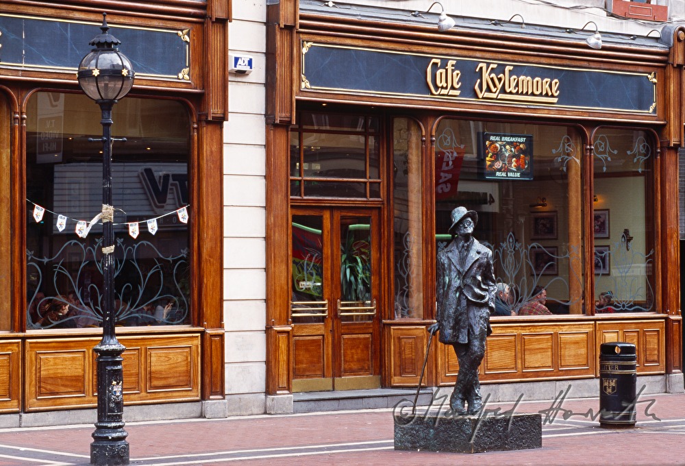 James Joyce statue outside Cafe Kylemore