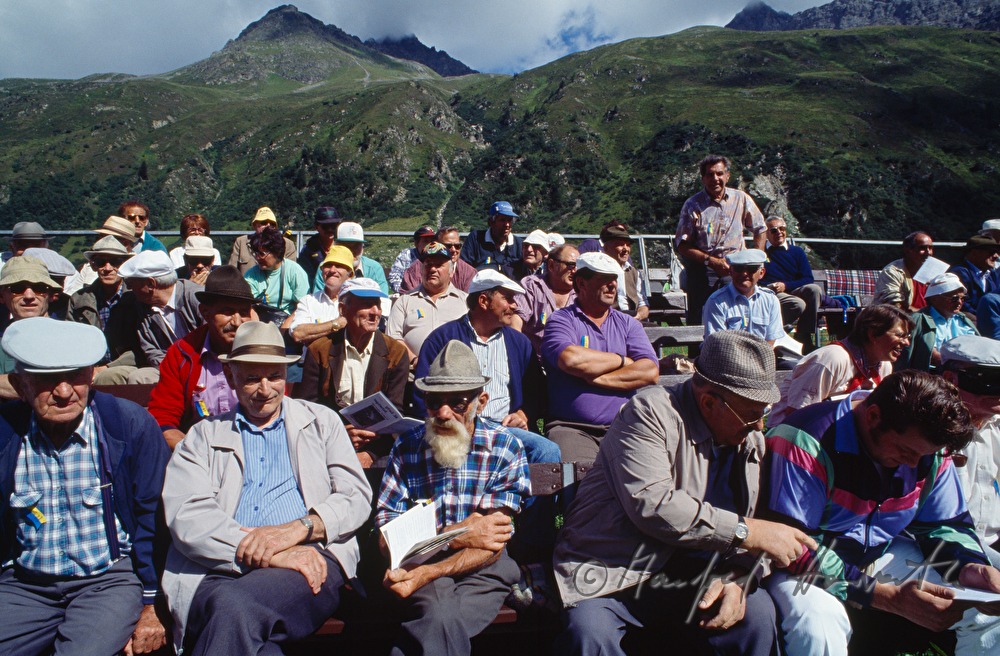 spectators at the Swiss wrestling (