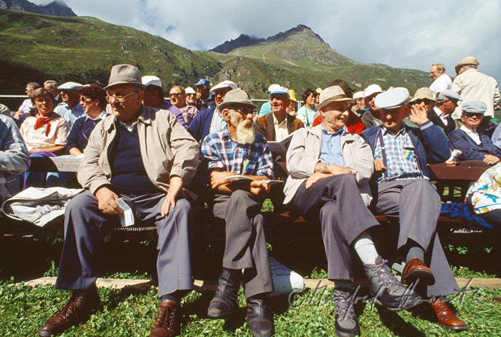 spectators at the Swiss wrestling (
