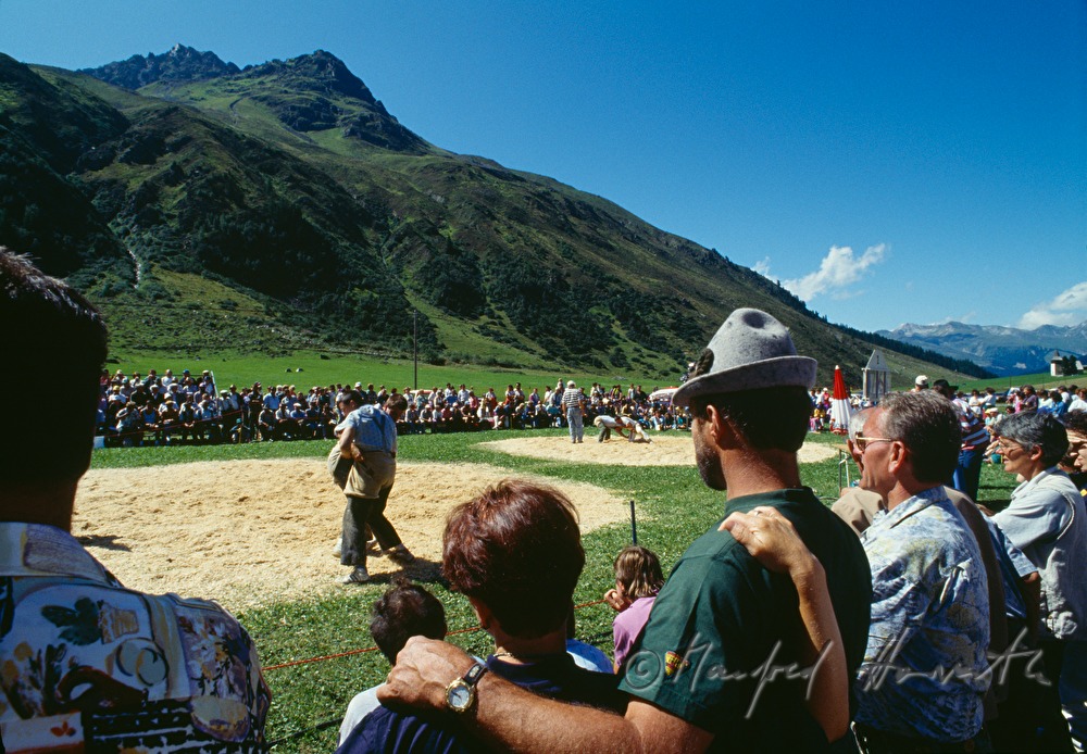 spectators at the Swiss wrestling (