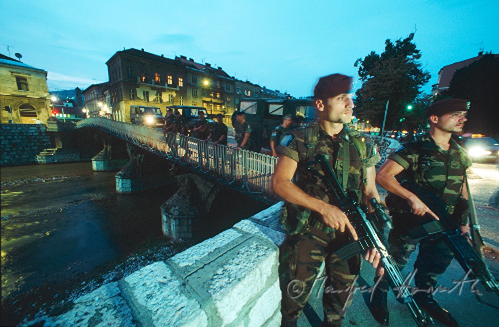 SFOR troops on Latin bridge
