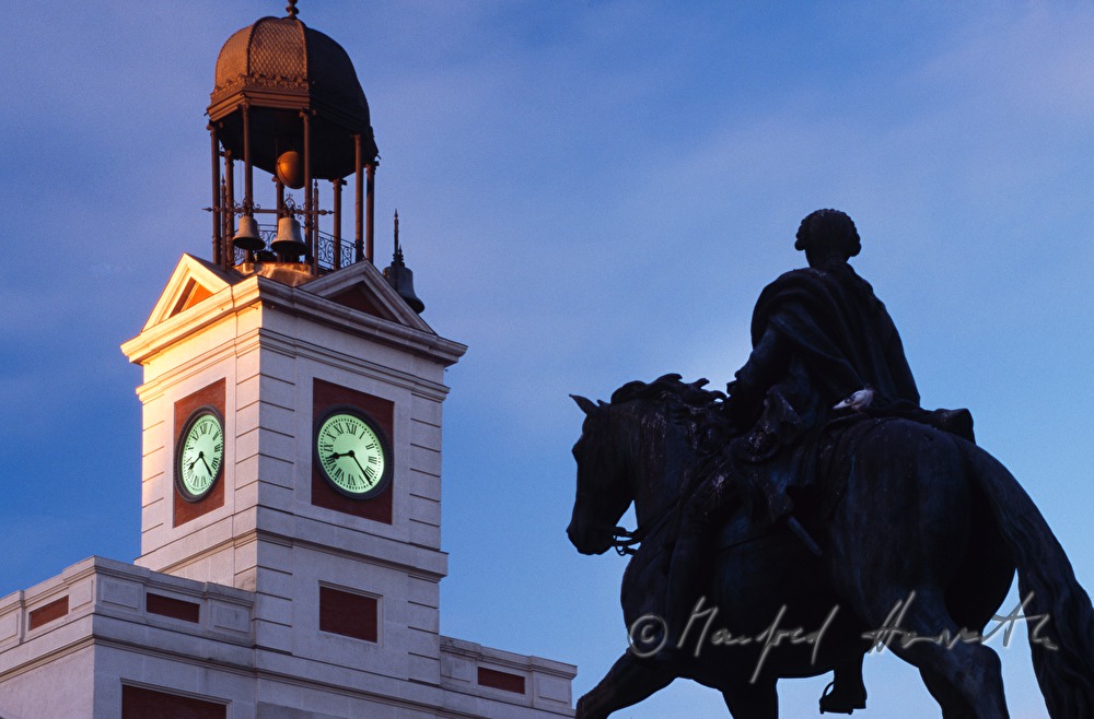equestrian statue of Philipp III. and Old Townhall