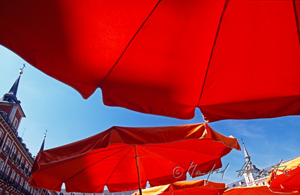 sunshades and Casa de la Panadería